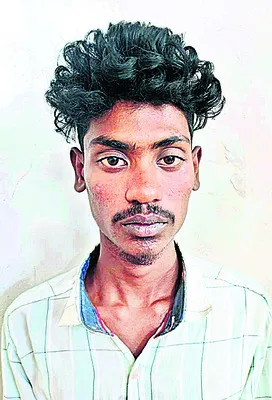 యువకుడి అరెస్ట్‌ –నాటుబాంబులు స్వాధీనం 