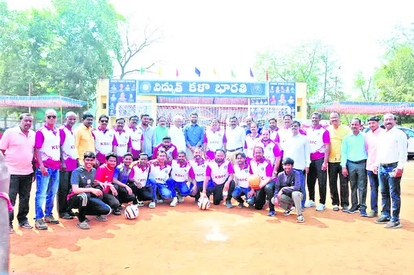 క్రీడలపై ఆసక్తి పెంచుకోవాలి 