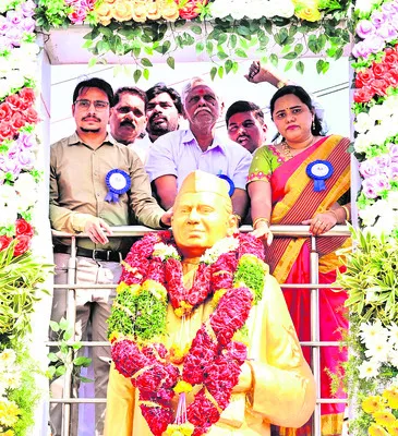 రైతులకు కన్నీళ్లు పెట్టిస్తున్న ధరలు  