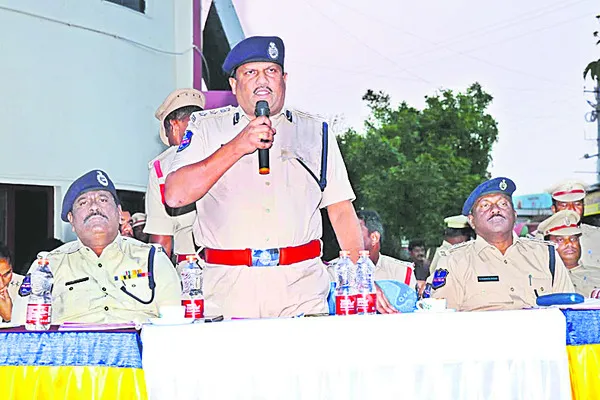 900 మంది సిబ్బందితో బందోబస్తు