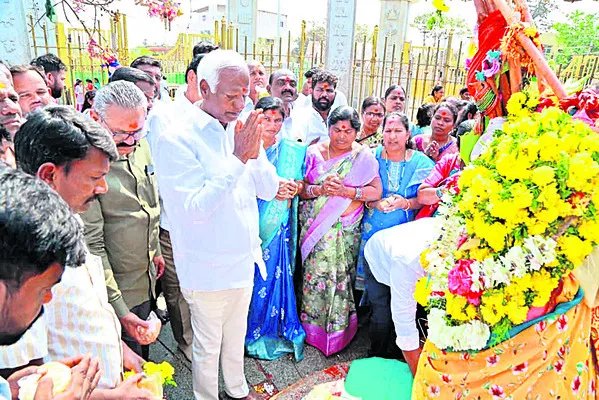 తల్లుల దీవెనలతో ప్రజలకు సేవ చేస్తాం 