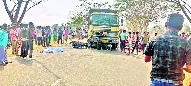 రోడ్డు ప్రమాదంలో వ్యక్తిమృతి