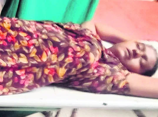 చోరీ కేసులో క్లూస్‌ టీమ్‌తో విచారణ
