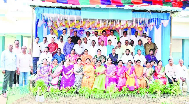 ఉత్సాహంగా పూర్వవిద్యార్థుల సమ్మేళనం 