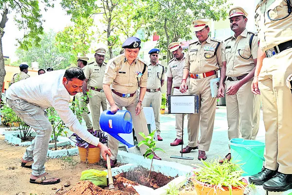 అప్రమత్తంగా ఉండాలి