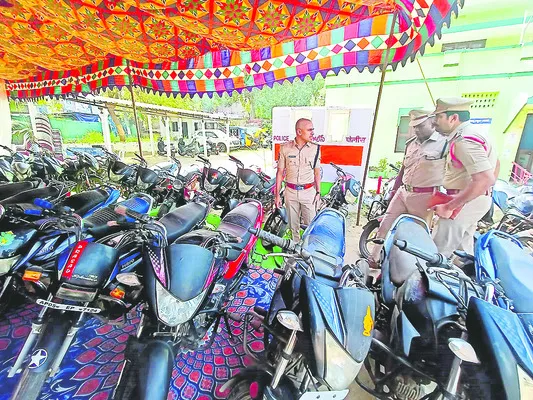 దొంగతనాలకు ‘తాళం’ తెరిచి.. 