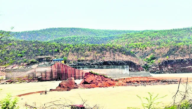 ● ప్రాజెక్టులపై చిన్నచూపు  
