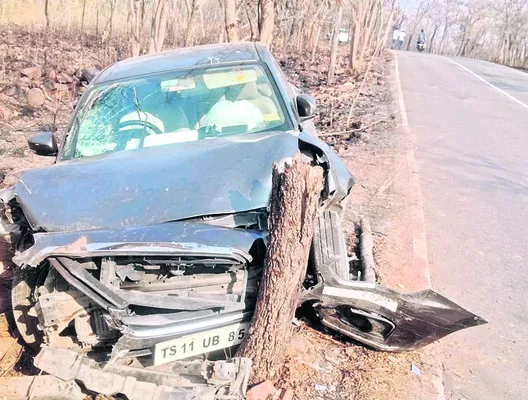 కారు, బైక్‌ ఢీకొన్న ఘటనలో..  
