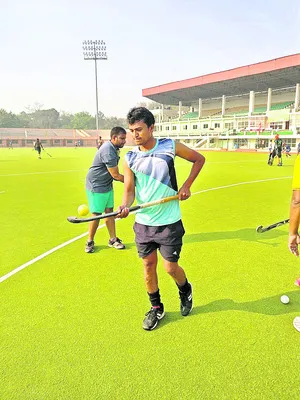 ఈ పీడీ.. హాకీలో మేటి..