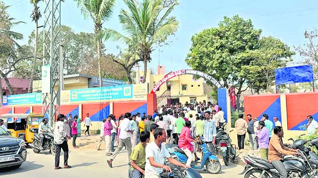 ఓటు వేయలేదని బెదిరింపులు