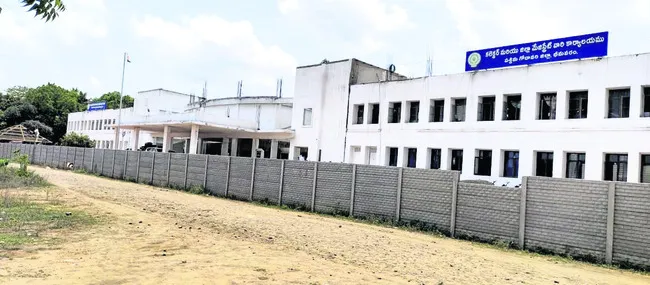 ఫైళ్లు కదలవు.. సమస్యలు తీరవు 