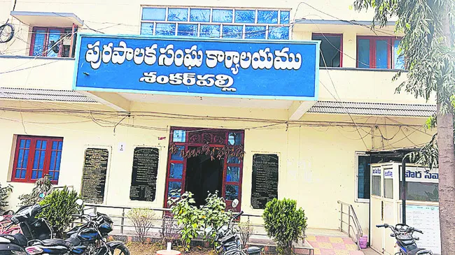 వీడని చిక్కుముడి