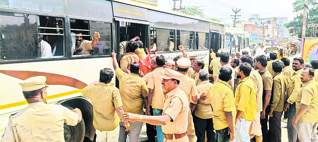 తిరుత్తణిలో ఆటోడ్రైవర్ల ఆందోళన 