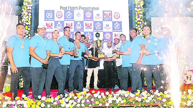 క్రికెట్‌ విజేతగా ఎస్పీ–11 