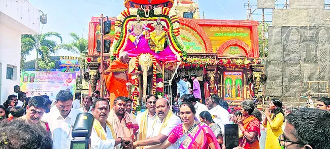 శ్రీ వీరభద్రస్వామికి విశేష పూజలు 