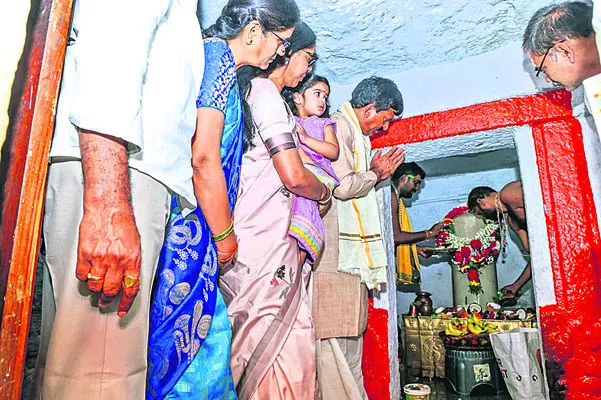 శివాలయాల్లో పొంగులేటి పూజలు