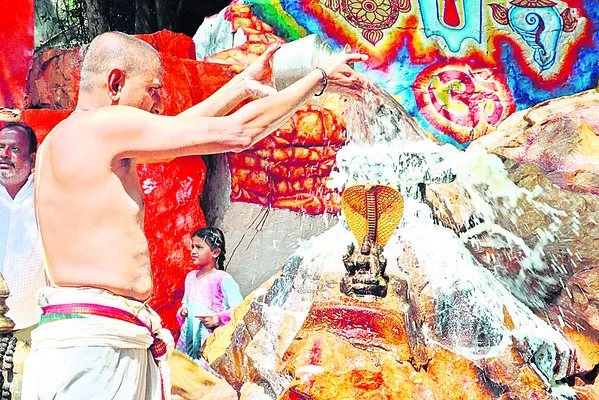 శ్రీవారి దర్శనానికి 12 గంటలు 