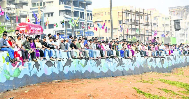 నౌకాదళ విన్యాసాల వేళ ట్రాఫిక్‌ ఆంక్షలు 