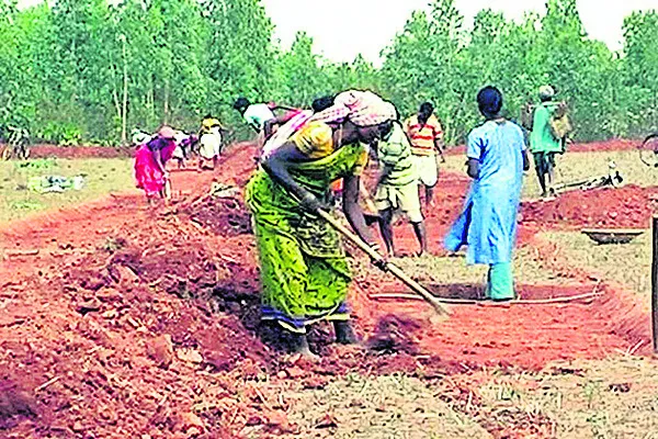 అవినీతికి కేరాఫ్‌ ఉపాధి