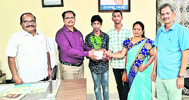 ‘అగస్త్య జిజ్ఞాస’ జాతీయ పోటీలకు పూల్‌బాగ్‌ విద్యార్థులు