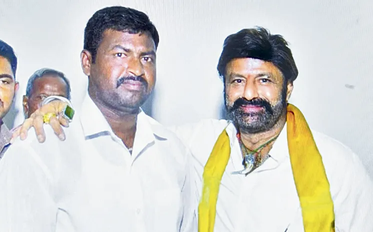 హిందూపురంలో టీడీపీ కార్యకర్త వికృత చేష్టలు