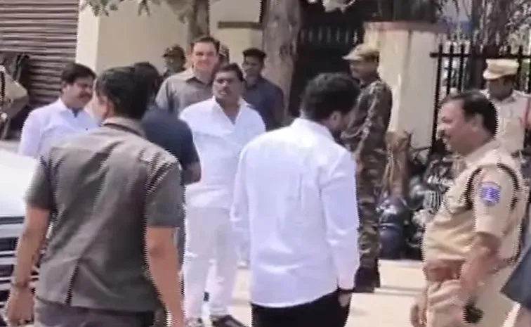 ట్విస్ట్‌.. ఒకే కారులో బీఆర్‌ఎస్‌ ఎమ్మెల్యే, బీజేపీ ఎంపీ