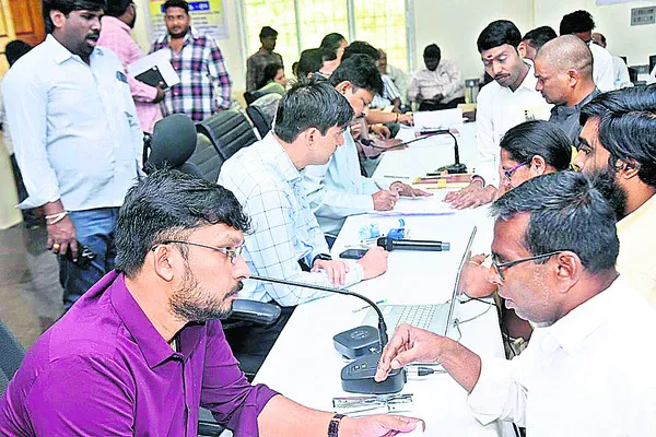 దళారులదే రాజ్యం