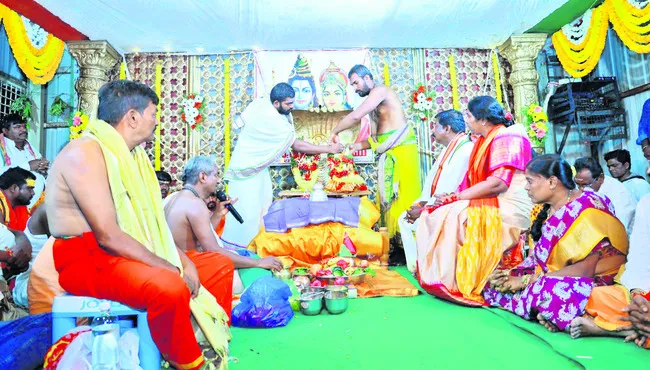 వైభవంగా  శివపార్వతుల కల్యాణం 
