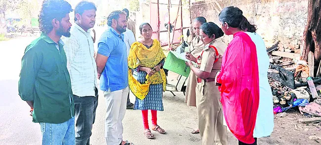 మంటల్లో చిక్కుకుని మహిళ మృతి 