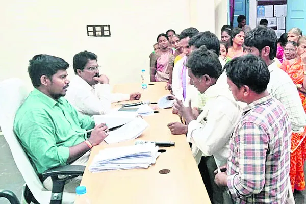 సమస్యలు సత్వరమే పరిష్కరించాలి