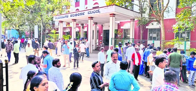 మండ్యకోర్టులో.. 