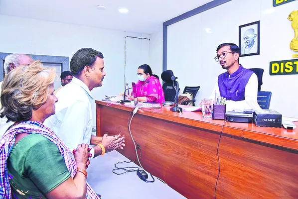 ప్రజల నుంచి వచ్చే అర్జీలను వెంటనే పరిష్కరించండి 