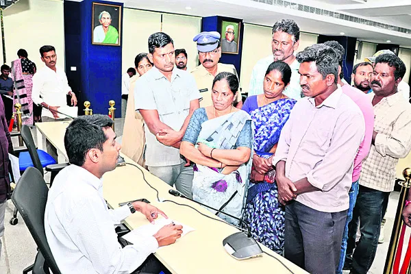 దరఖాస్తులు త్వరగా పరిష్కరించాలి