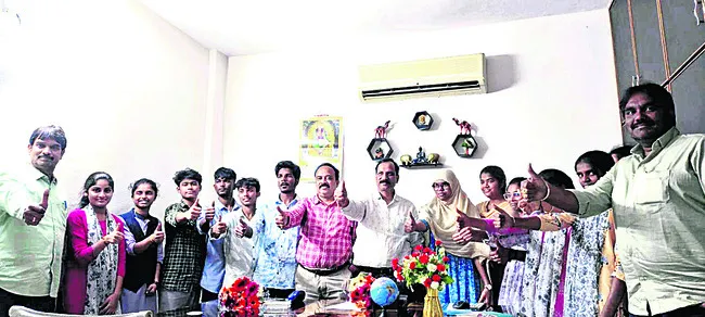 ● రెజొనెన్స్‌ ఉత్తమ ప్రతిభ
