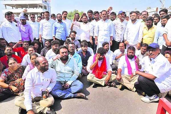 క్యాతనపల్లిలో ‘కుర్చీ’లాట !