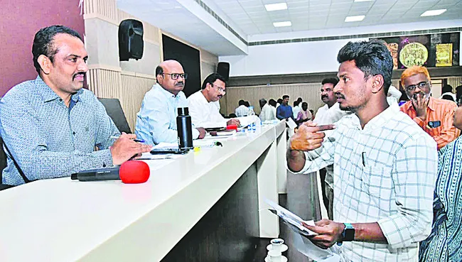 రెవెన్యూ క్లినిక్స్‌ను సద్వినియోగం చేసుకోవాలి 