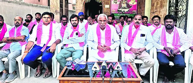 ‘బెదిరించి కాంగ్రెస్‌లో చేర్చుకుంటున్నారు’