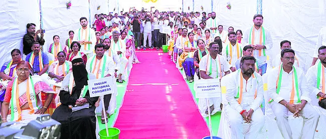 ● డిప్యూటీ మేయర్‌గా సల్ల రమ్య ● కాంగ్రెస్‌ పార్టీకి భారీ మెజార్టీతో ఇద్దరూ ఏకగ్రీవం ● ఎక్స్‌ అఫీషియో సభ్యుడిగా ఎమ్మెల్యే  ప్రేమ్‌సాగర్‌రావు హాజరు ● ప్రమాణ స్వీకారం చేయించిన ఆర్డీవో శ్రీనివాసరావు