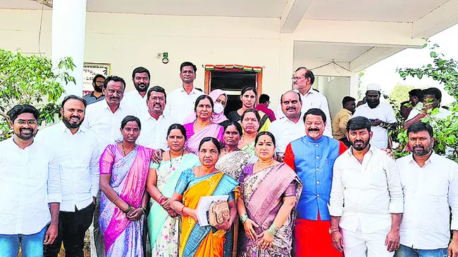 ఢిల్లీలో వైరం... గల్లీలో స్నేహమా..?