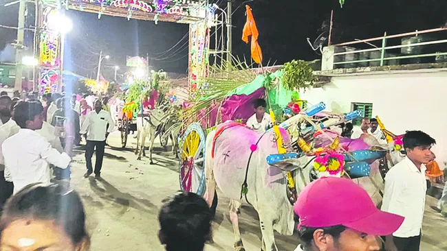 ఉత్సాహంగా ఎడ్ల బండ్ల ఊరేగింపు 