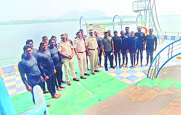 కృష్ణానదిలో ఫైర్‌ సిబ్బందికి శిక్షణ పూర్తి 