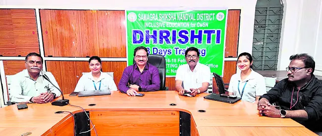 చమురు నిక్షేపాల కోసం బోరుబావులు 