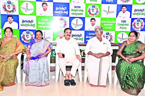 పార్టీ బలోపేతానికి సమష్టిగా కృషి 