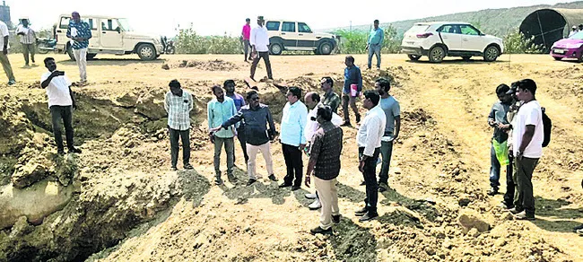 పైపులైన్‌ పనుల పరిశీలన 