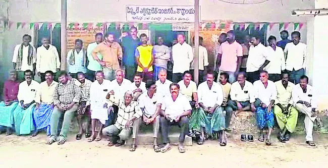 సాగునీటి కోసం ఎన్నెస్పీ కార్యాలయం ముట్టడి