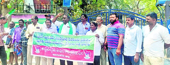 ఇదెక్కడి దారుణం బాబూ 