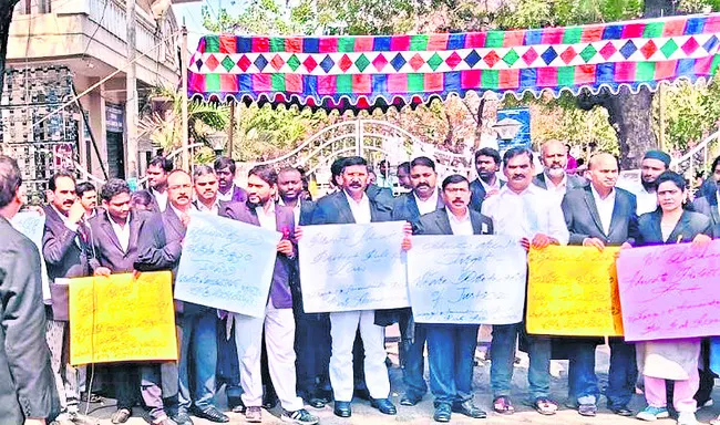 న్యాయవాదులపై దాడులు, హత్యలు ఆందోళనకరం