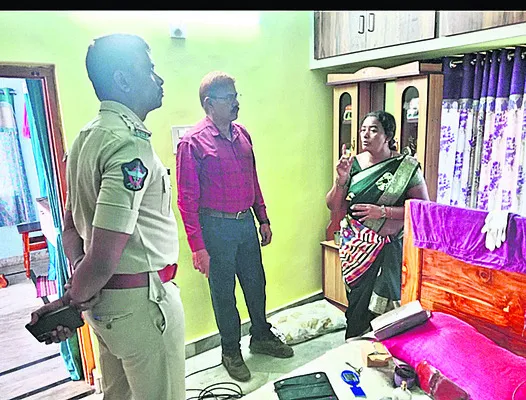 గంటవానిపాలెంలో చోరీ 