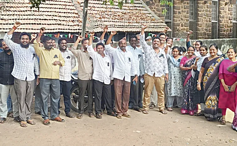 బలవన్మరణాలకు పాల్పడుతున్నా పట్టదా?