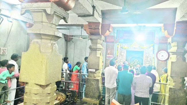 బీచుపల్లి క్షేత్రానికి పోటెత్తిన భక్తులు 